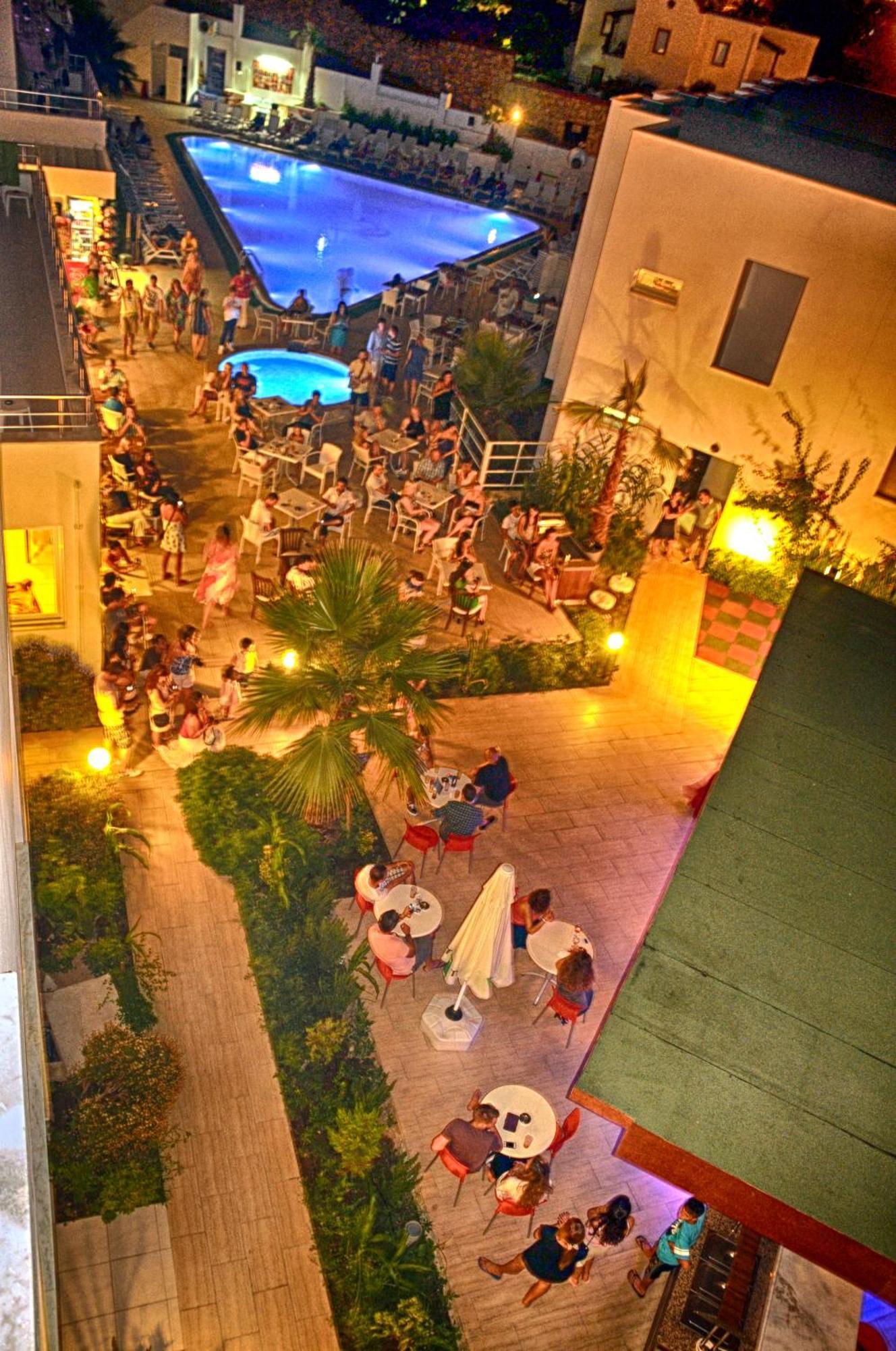Club Shark Hotel
