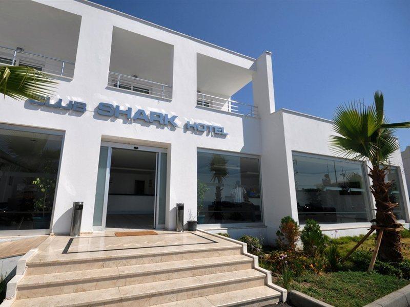 Hotel Club Shark 4*